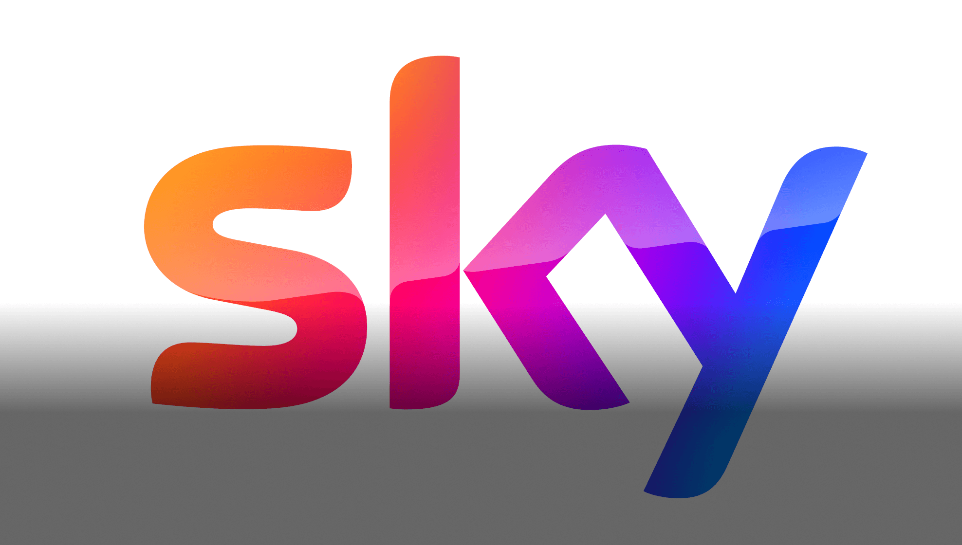 Sky-Logo mit dem Firmennamen in Kleinbuchstaben, mit einem sanften Farbverlauf von Orange über Rosa bis hin zu Violett und Blau.
